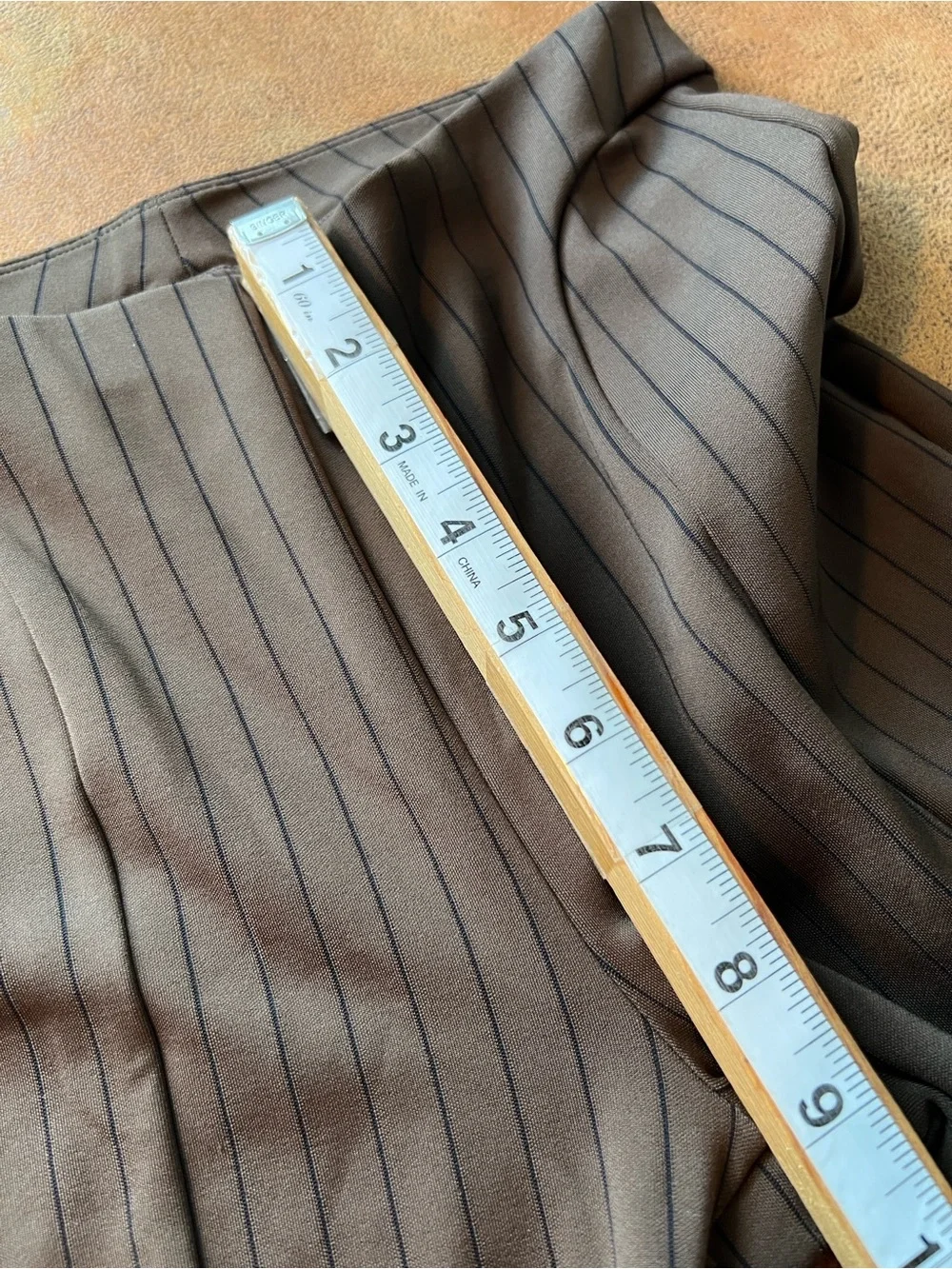 ALO Yoga Dark Brown Ribbed Flare espresso and black stretch Pants. Small